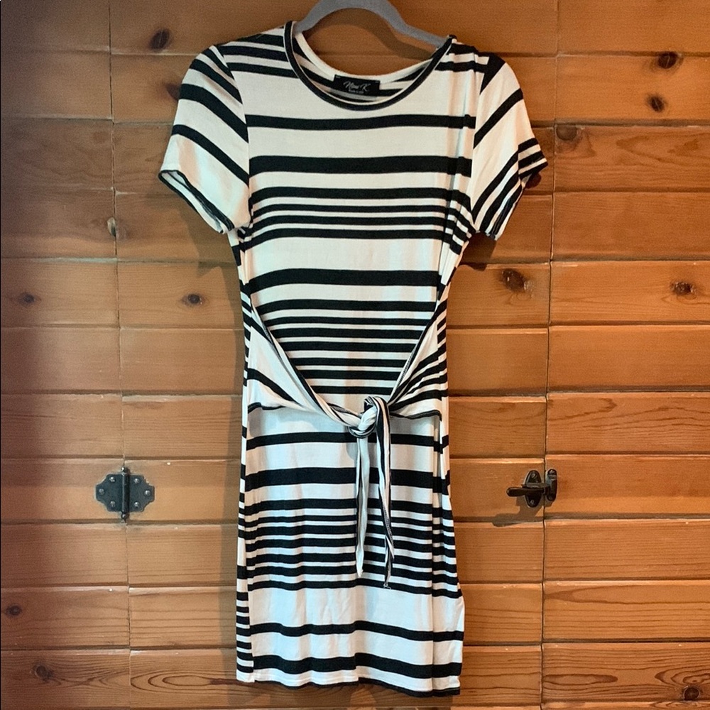 Black and White Sheath Dress Casual Crew Neck